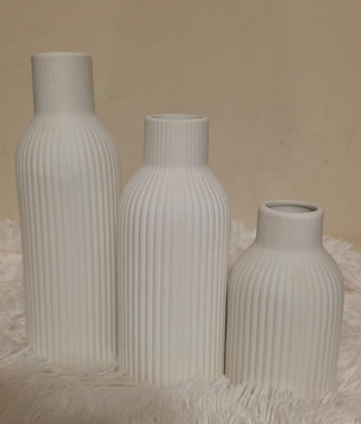 Ceramic ripped vase set white