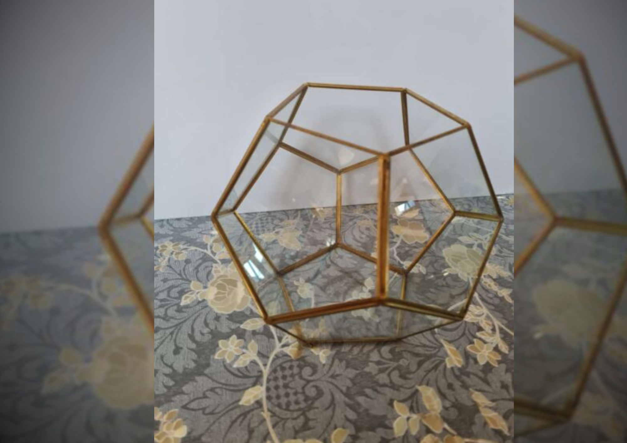 Round Glass Gold Centerpieces